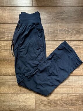 True Navy Lululemon Dance Studio Mid-Rise Pant Short Length - Never Worn